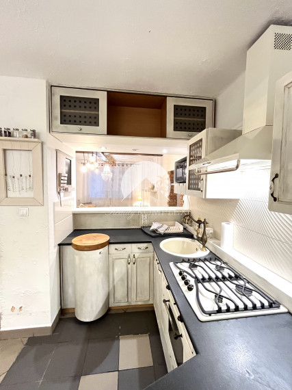 Velká zľava!!! -14.000€ Reality KOMPLEX s.r.o. Vám ponúka na PREDAJ priestranný, zrekonštruovaný 3izbový byt  vo vidieckom štýle vo vyhľadávanej  lokalite Komárna!!!