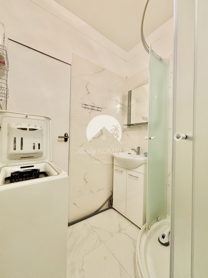 Exkluzívne iba u nás Vám Reality KOMPLEX s.r.o., ponúka na prenájom čiastočne rekonštruovaný  2  izbový byt blízko od centra Mesta Komárno.