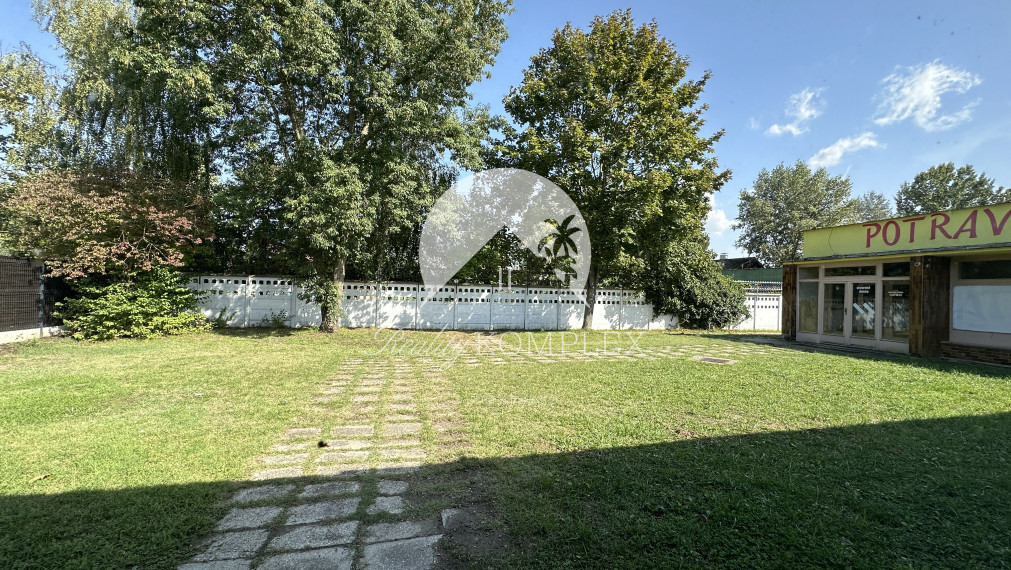 Reality KOMPLEX s.r.o., Vám ponúka na predaj jednopodlažnú murovanú budovu, s rozlohou 1.520m2 v obci Patince