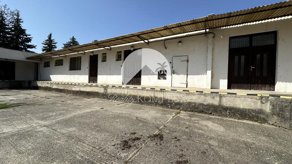 Reality KOMPLEX s.r.o., Vám ponúka na predaj jednopodlažnú murovanú budovu, s rozlohou 1.520m2 v obci Patince
