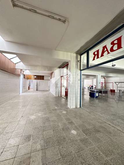 Reality KOMPLEX s.r.o., Vám ponúka na predaj jednopodlažnú murovanú budovu, s rozlohou 1.520m2 v obci Patince