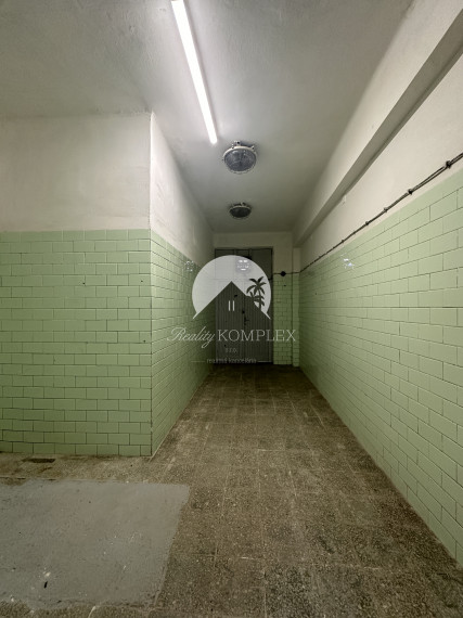 Reality KOMPLEX s.r.o., Vám ponúka na predaj jednopodlažnú murovanú budovu, s rozlohou 1.520m2 v obci Patince