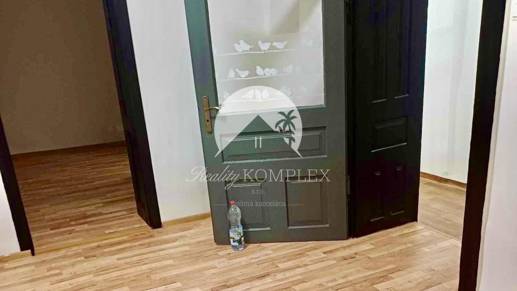 Reality komplex s.r.o., Vám ponúka kompletne  rekonštruovaný 4 izbový rodinný dom v obci Marcelová !