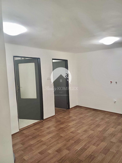 Reality komplex s.r.o., Vám ponúka kompletne  rekonštruovaný 4 izbový rodinný dom v obci Marcelová !