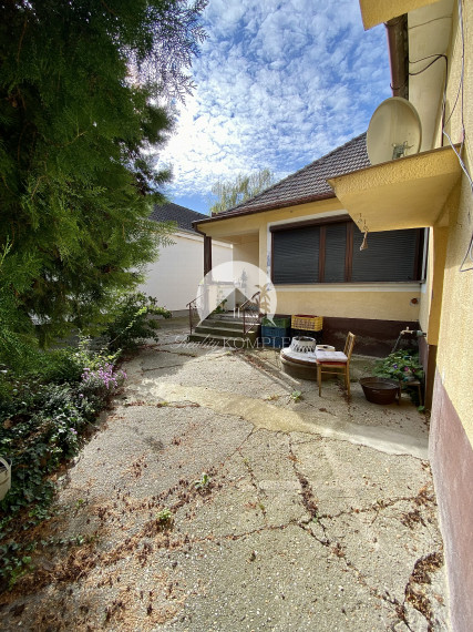 Reality KOMPLEX s.r.o. Vám ponúka NA PREDAJ rodinný dom vo Veľkých Úľanoch.