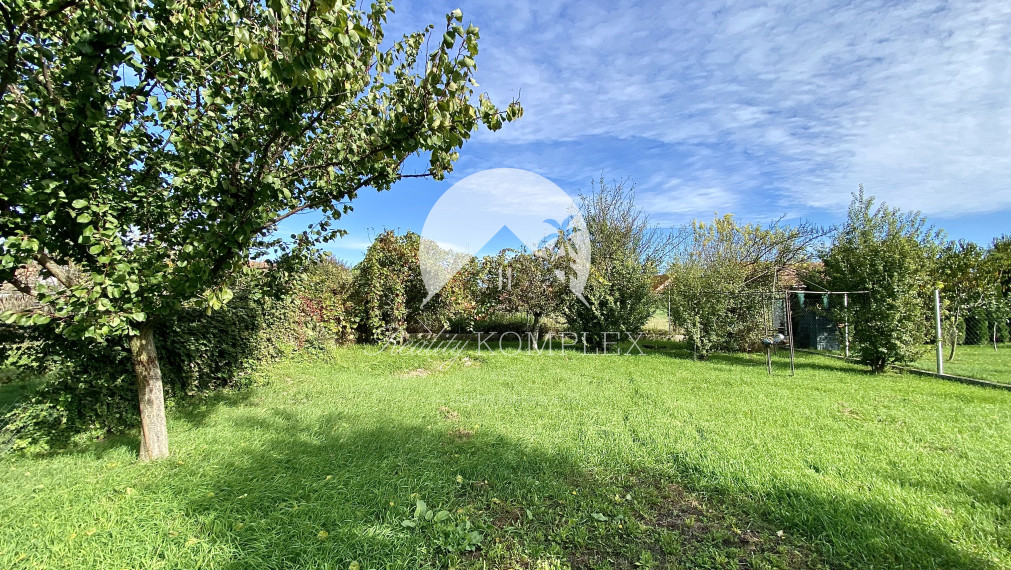 Reality KOMPLEX s.r.o. Vám ponúka NA PREDAJ rodinný dom vo Veľkých Úľanoch.