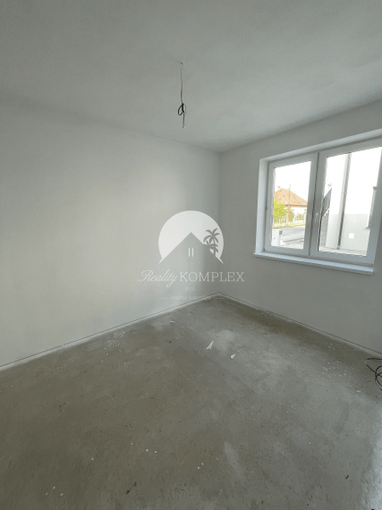 Reality KOMPLEX s.r.o. Vám ponúka 3-izbové byty NA PREDAJ v novostavbe v obci Janíky