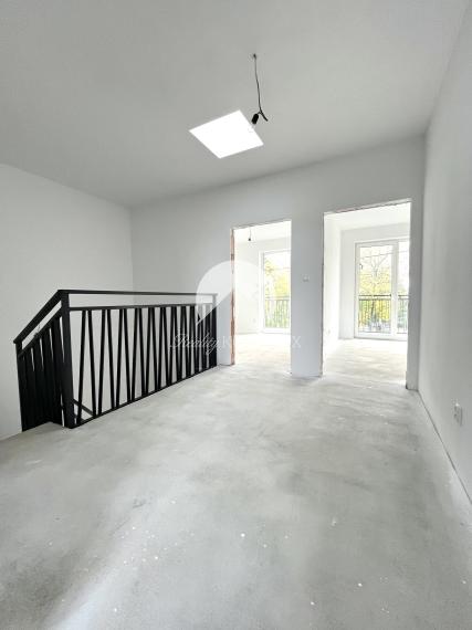 Reality KOMPLEX s.r.o.  Vám predstavuje na PREDAJ jedinečnú príležitosť bývania v rodinných radových domov v srdci obce Okoličná na Ostrove.