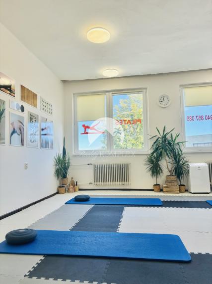 Exkluzívne iba u nás Vám Reality KOMPLEX s.r.o., ponúka na prenájom nebytový priestor vedľa nového futbalového štadiónu s veľkým komerčným potenciálom v Meste Komárno