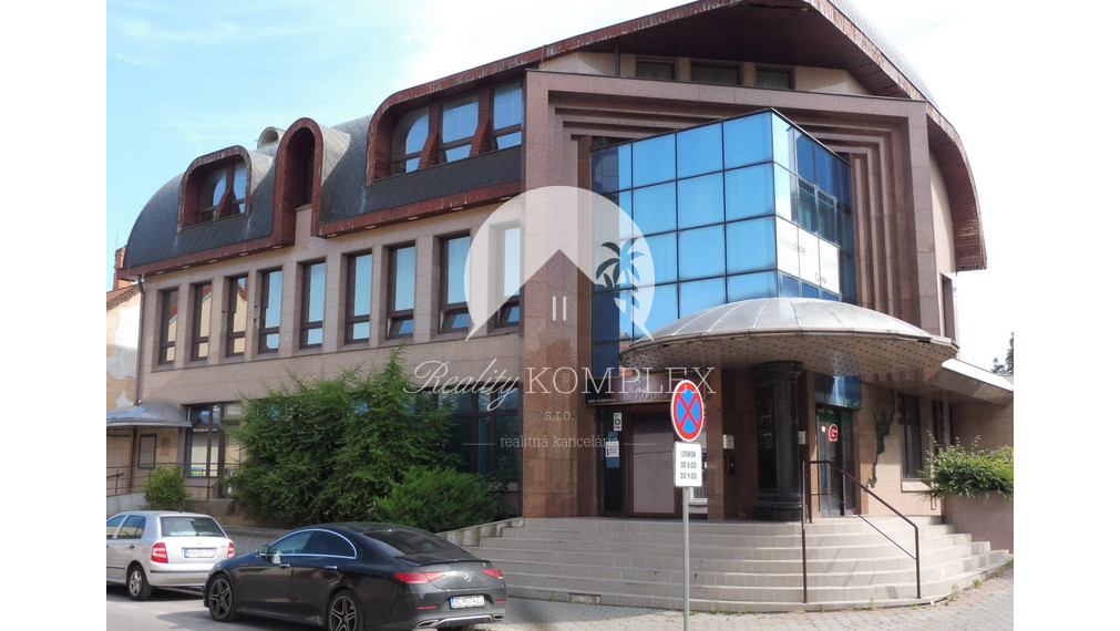 Reality KOMPLEX s.r.o.,Vám  ponúka na prenájom dvojposchodovú budovu s veľkým komerčným potenciálom v abosolútnom centre Mesta Komárno