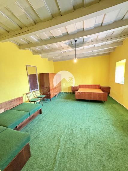 ZNÍŽENÁ CENA !!! Iba u nás!!! Reality KOMPLEX s.r.o., Vám ponúka na predaj 2-izbový rodinný dom vo vyhľadávanej lokalite vo Svätom Petri s veľkým pozemkom o celkovej výmere 1554m2 za SUPER CENU