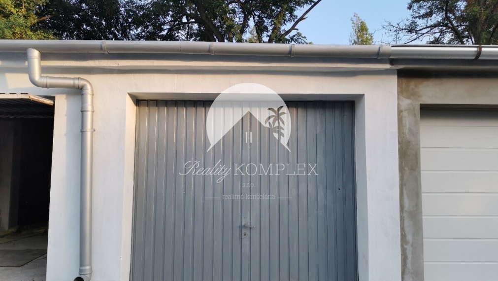Reality KOMPLEX s.r.o. Vám ponúka na PREDAJ zrekonštruovanú garáž v Dunajskej Strede