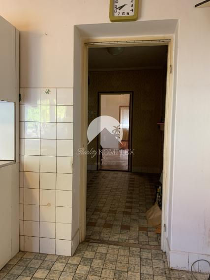 Reality KOMPLEX s.r.o. Vám ponúka na PREDAJ zachovalý rodinný dom v historickom centre Komárna!!