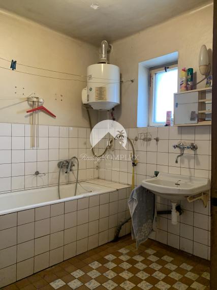 Reality KOMPLEX s.r.o. Vám ponúka na PREDAJ zachovalý rodinný dom v historickom centre Komárna!!