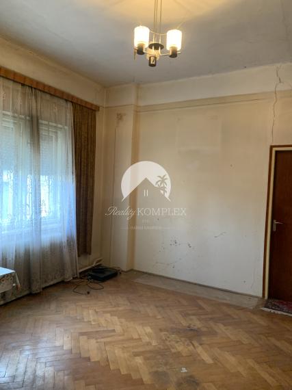 Reality KOMPLEX s.r.o. Vám ponúka na PREDAJ zachovalý rodinný dom v historickom centre Komárna!!