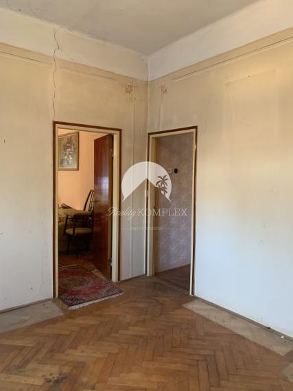 Reality KOMPLEX s.r.o. Vám ponúka na PREDAJ zachovalý rodinný dom v historickom centre Komárna!!