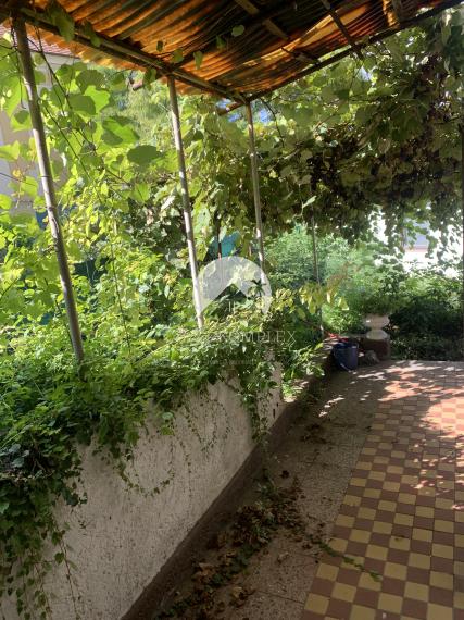 Reality KOMPLEX s.r.o. Vám ponúka na PREDAJ zachovalý rodinný dom v historickom centre Komárna!!