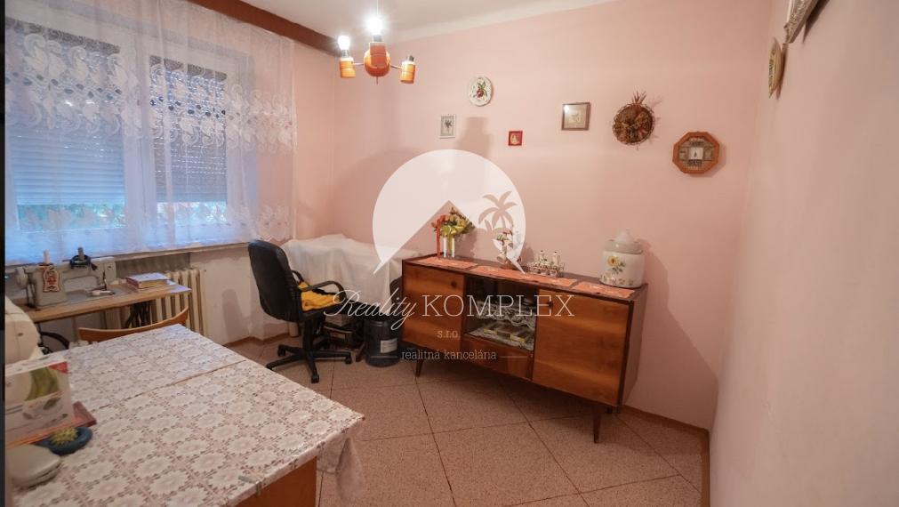 Reality KOMPLEX s.r.o., Vám ponúka na predaj 4-izbový dvojpodlažný rodinný dom v meste Hurbanovo