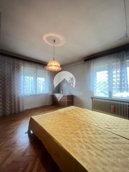 Reality KOMPLEX s.r.o., Vám ponúka na predaj poschodový rodinný dom v  obci Svodín!