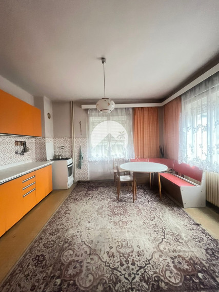 Reality KOMPLEX s.r.o., Vám ponúka na predaj poschodový rodinný dom v  obci Svodín!