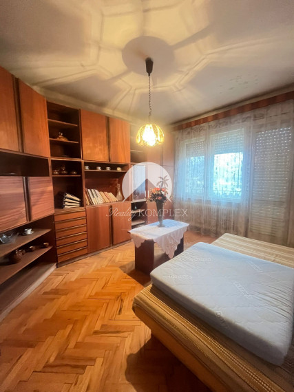 Reality KOMPLEX s.r.o., Vám ponúka na predaj poschodový rodinný dom v  obci Svodín!