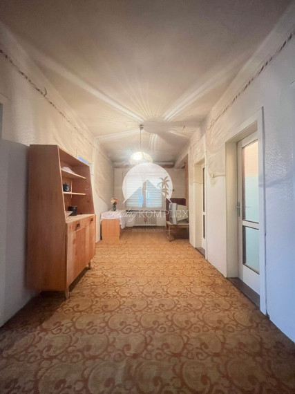 Reality KOMPLEX s.r.o., Vám ponúka na predaj poschodový rodinný dom v  obci Svodín!