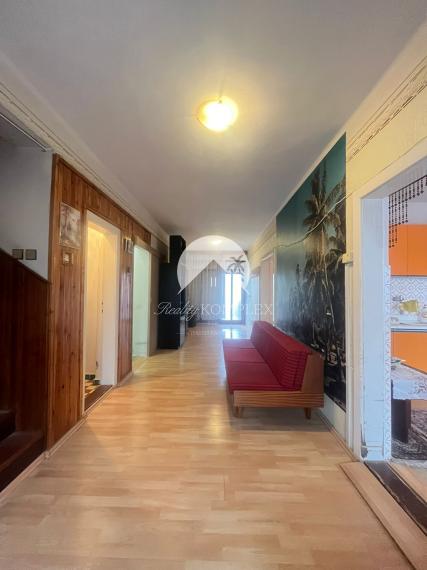 Reality KOMPLEX s.r.o., Vám ponúka na predaj poschodový rodinný dom v  obci Svodín!