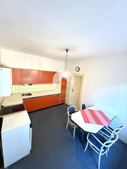 VÝRAZNÁ ZĽAVA !!! MIMORIADNÁ PONUKA!!! Reality KOMPLEX s.r.o., Vám ponúka  zariadený 4 izbový rodinný dom s veľkým pozemkom a s garážou vo vyhľadávanej lokalite v obci Rúbaň okres Nové Zámky !!!