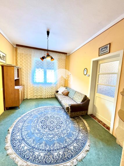 VÝRAZNÁ ZĽAVA !!! MIMORIADNÁ PONUKA!!! Reality KOMPLEX s.r.o., Vám ponúka  zariadený 4 izbový rodinný dom s veľkým pozemkom a s garážou vo vyhľadávanej lokalite v obci Rúbaň okres Nové Zámky !!!