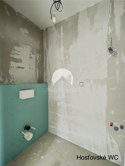 Reality KOMPLEX s.r.o., Vám ponúka na predaj nový, moderný 4-izbový rodinný dom s možnosťou individuálneho prispôsobenia podľa vášho vkusu.