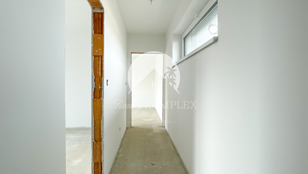 Reality KOMPLEX s.r.o., Vám ponúka na predaj nový, moderný 4-izbový rodinný dom s možnosťou individuálneho prispôsobenia podľa vášho vkusu.