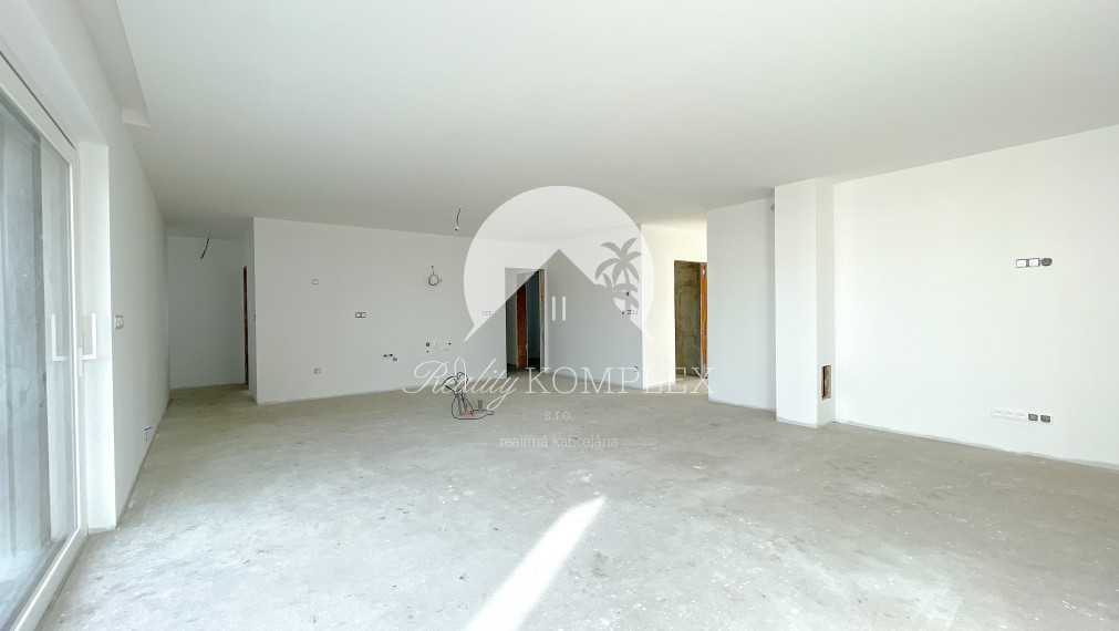 Reality KOMPLEX s.r.o., Vám ponúka na predaj nový, moderný 4-izbový rodinný dom s možnosťou individuálneho prispôsobenia podľa vášho vkusu.