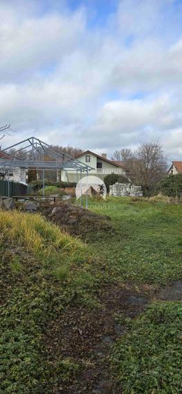 Exkluzívan csak nálunk! A Reality KOMPLEX s.r.o. eladásra kínál egy családi házat Gútán (Kolárovo).