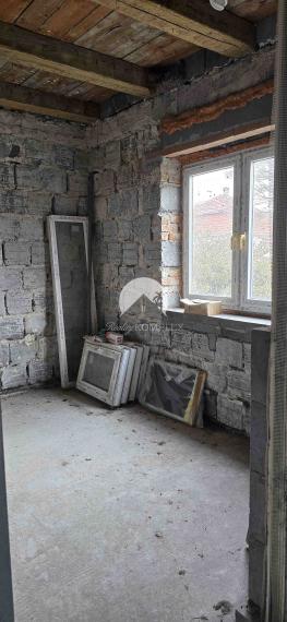 Exkluzívan csak nálunk! A Reality KOMPLEX s.r.o. eladásra kínál egy családi házat Gútán (Kolárovo).