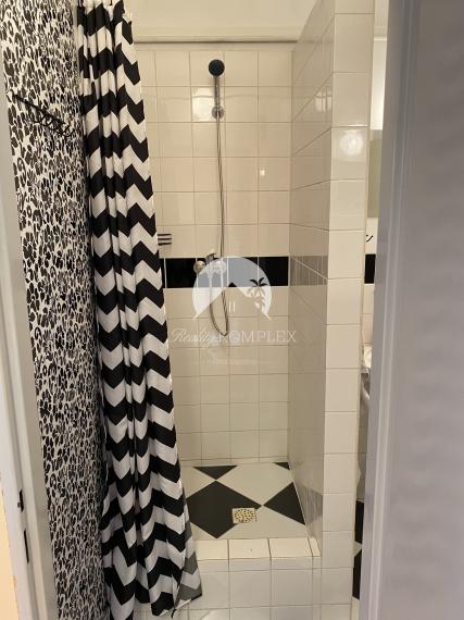 Exkluzívne iba u nás Vám Reality KOMPLEX s.r.o., ponúka na prenájom  priestranný 1 izbový byt v centre Komárna.