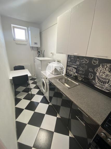 Exkluzívne iba u nás Vám Reality KOMPLEX s.r.o., ponúka na prenájom  priestranný 1 izbový byt v centre Komárna.