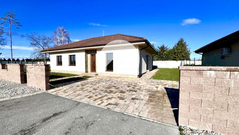 Reality KOMPLEX s.r.o. Vám ponúka na PREDAJ nízkoenergetickú útulnú novostavbu- 4 izbový bungalov v Šamoríne časť Bučuháza