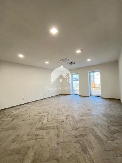 Reality KOMPLEX s.r.o. Vám ponúka  na predaj budovu na BÝVANIE aj PODNIKANIE v Novej Stráži