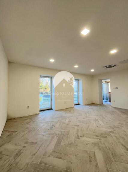 Reality KOMPLEX s.r.o. Vám ponúka  na predaj budovu na BÝVANIE aj PODNIKANIE v Novej Stráži