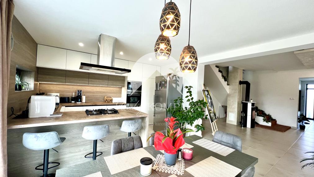 Reality KOMPLEX s.r.o. ponúka na PREDAJ kvalitnú 4 izbovú NOVOSTAVBU v obci Horné Mýto