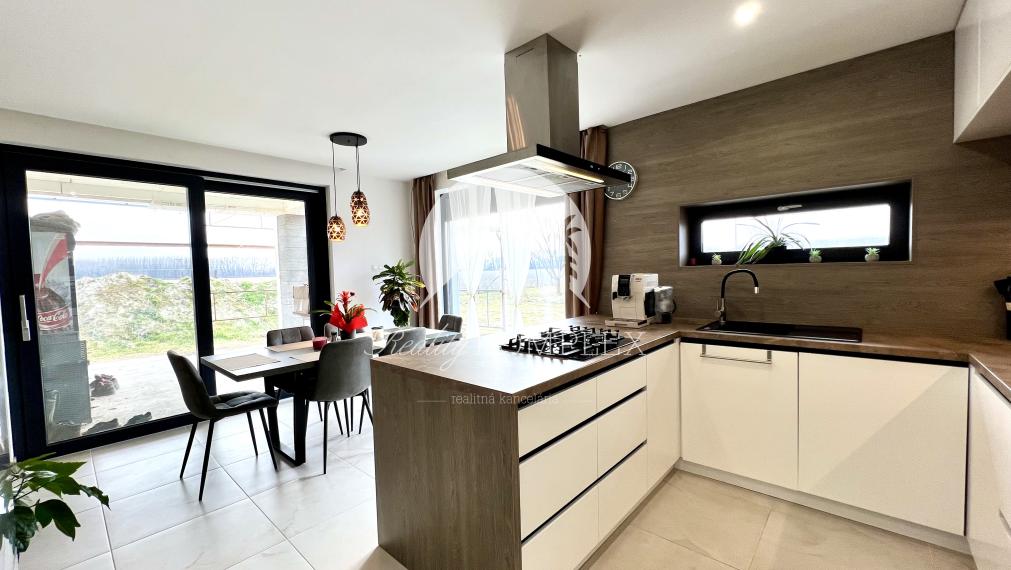 Reality KOMPLEX s.r.o. ponúka na PREDAJ kvalitnú 4 izbovú NOVOSTAVBU v obci Horné Mýto