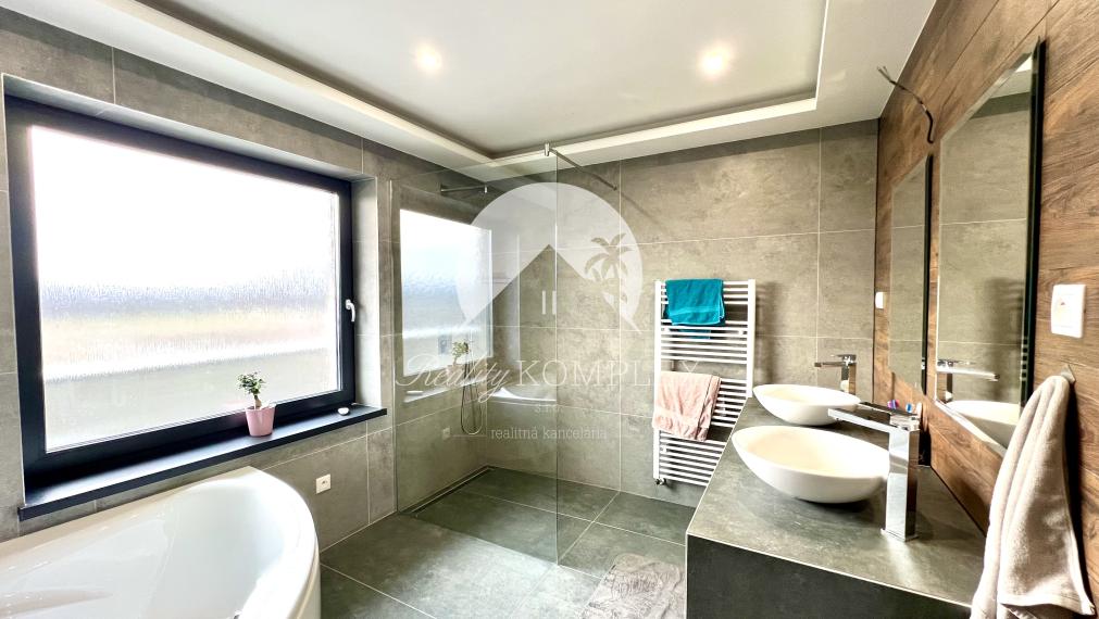 Reality KOMPLEX s.r.o. ponúka na PREDAJ kvalitnú 4 izbovú NOVOSTAVBU v obci Horné Mýto