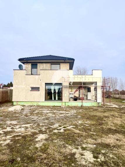 Reality KOMPLEX s.r.o. ponúka na PREDAJ kvalitnú 4 izbovú NOVOSTAVBU v obci Horné Mýto