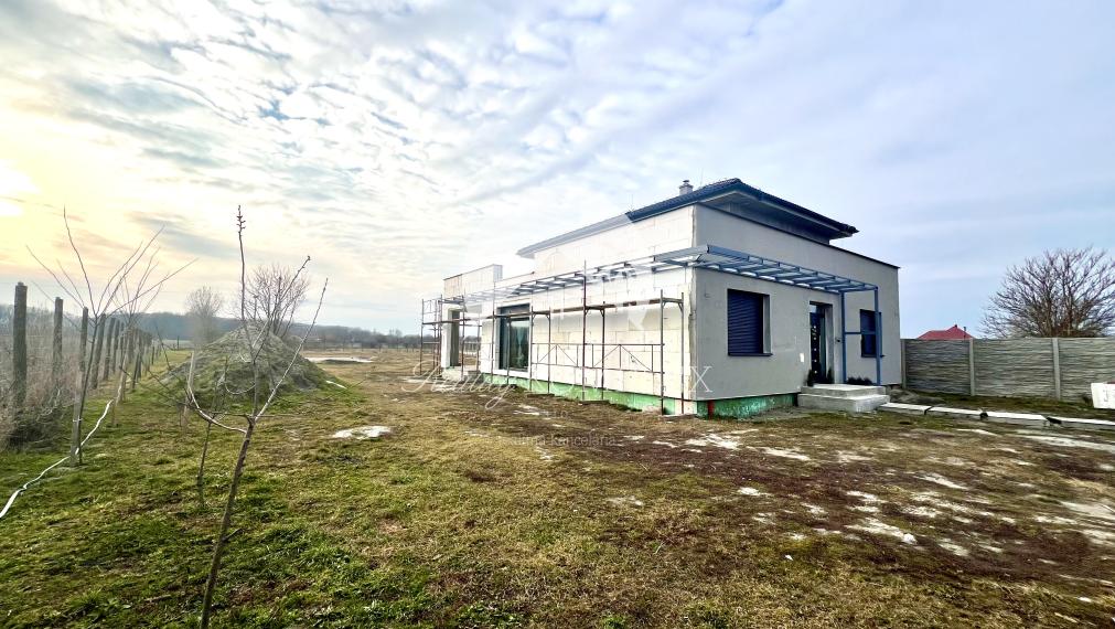 Reality KOMPLEX s.r.o. ponúka na PREDAJ kvalitnú 4 izbovú NOVOSTAVBU v obci Horné Mýto