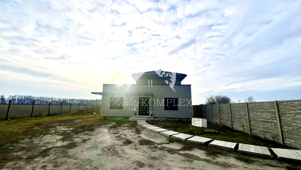 Reality KOMPLEX s.r.o. ponúka na PREDAJ kvalitnú 4 izbovú NOVOSTAVBU v obci Horné Mýto