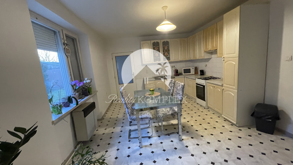 Reality KOMPLEX s.r.o. Vám ponúka rodinný dom s veľkým pozemkom v obci Vrakúň