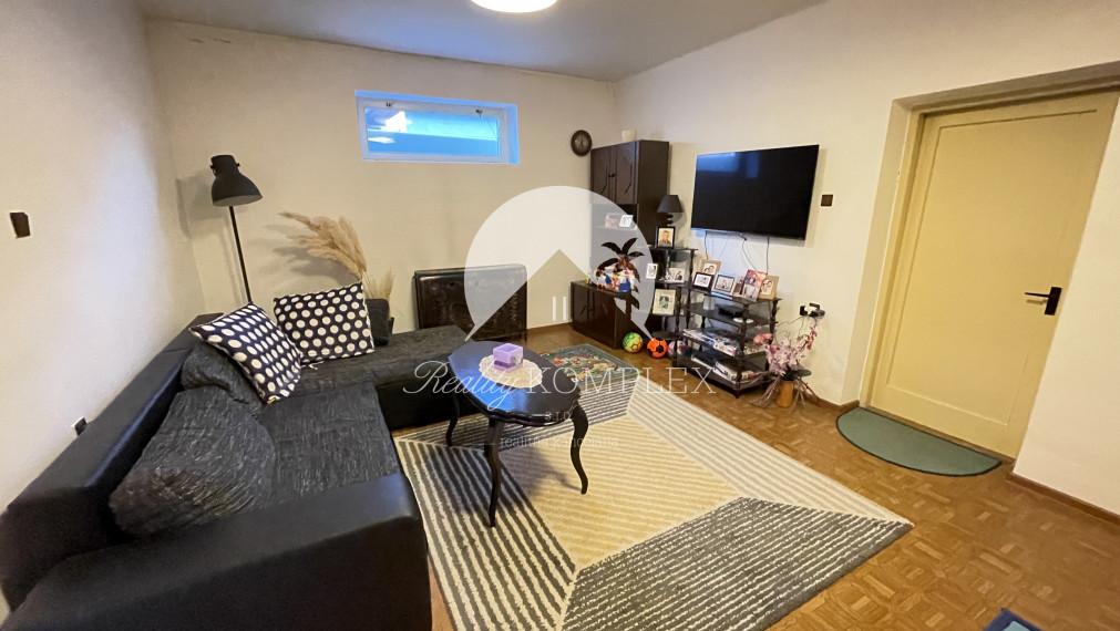 Reality KOMPLEX s.r.o. Vám ponúka rodinný dom s veľkým pozemkom v obci Vrakúň