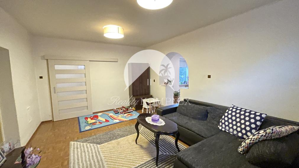 Reality KOMPLEX s.r.o. Vám ponúka rodinný dom s veľkým pozemkom v obci Vrakúň