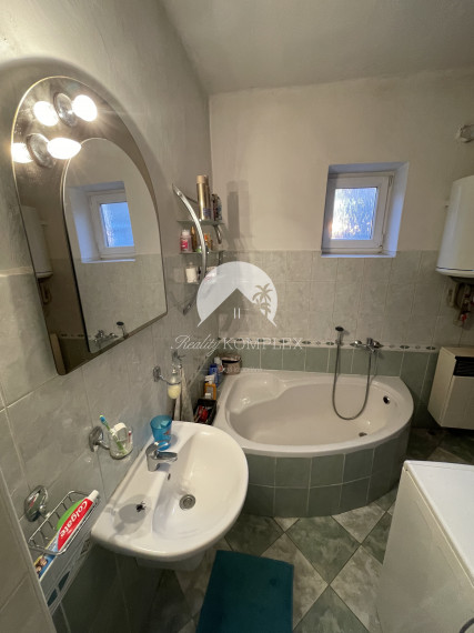 Reality KOMPLEX s.r.o. Vám ponúka rodinný dom s veľkým pozemkom v obci Vrakúň