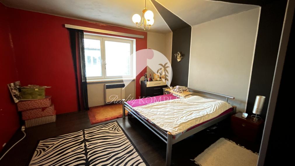 Reality KOMPLEX s.r.o. Vám ponúka rodinný dom s veľkým pozemkom v obci Vrakúň